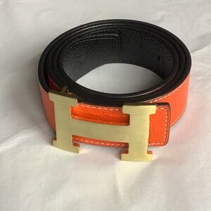 Woman’s belt in orange. Beautiful !